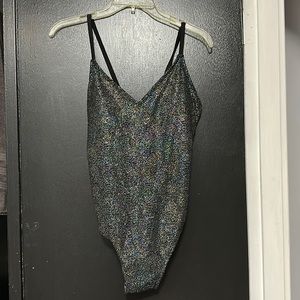 Glitter one piece. Straps can go straight or be crossed. XL
